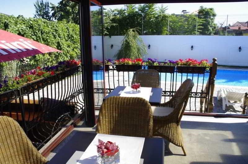 Hotel Angelo D'Oro Ploeszti Zewnętrze zdjęcie